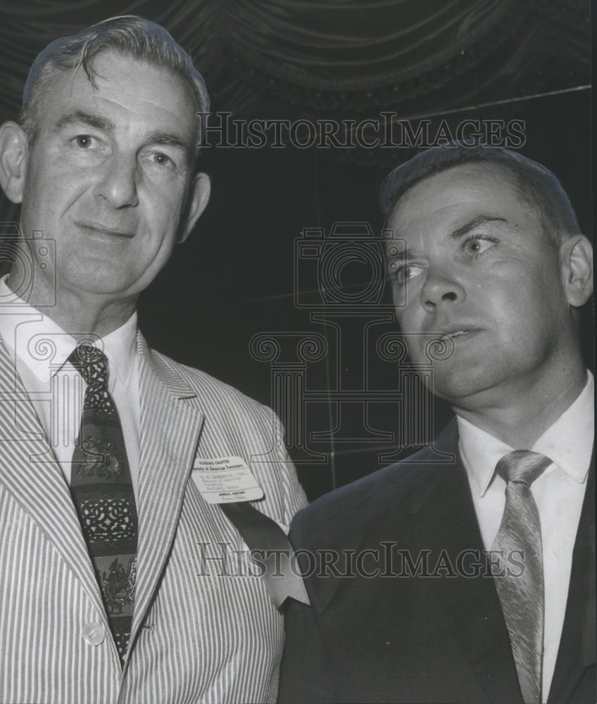 1969 Press Photo Foresters Thomas Glass and W. D. Hagenstein at convention - Historic Images