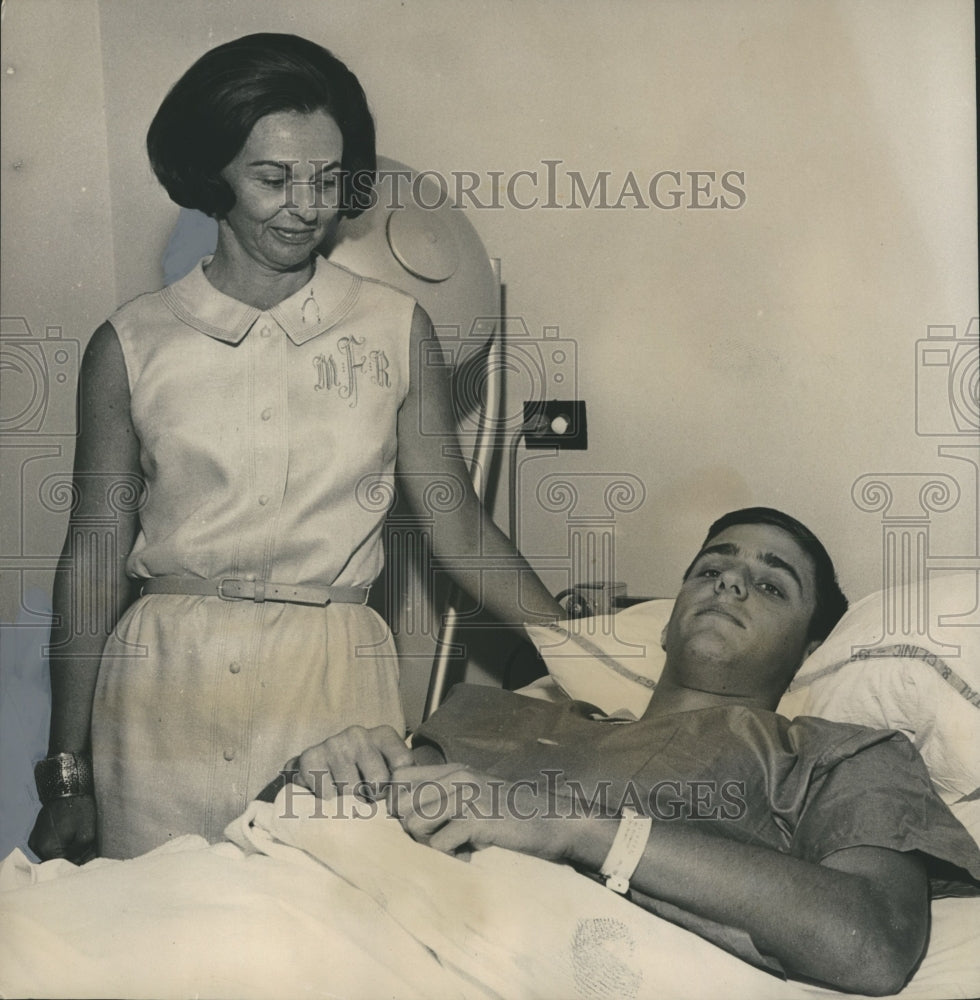 1965 Press Photo Richmond Flowers Jr. in hospital for back injury, Montgomery - Historic Images