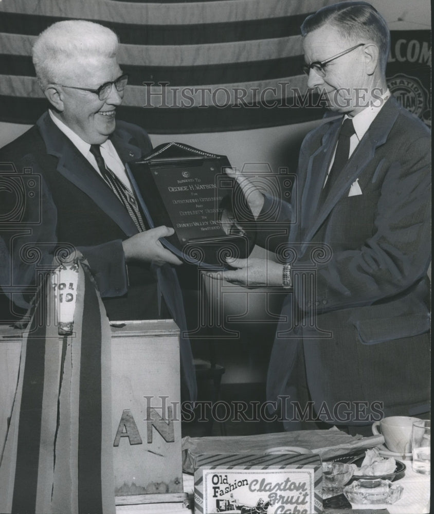 1955 Press Photo Civitan Club, Lloyd Nelson presents plaque to George Watson - Historic Images