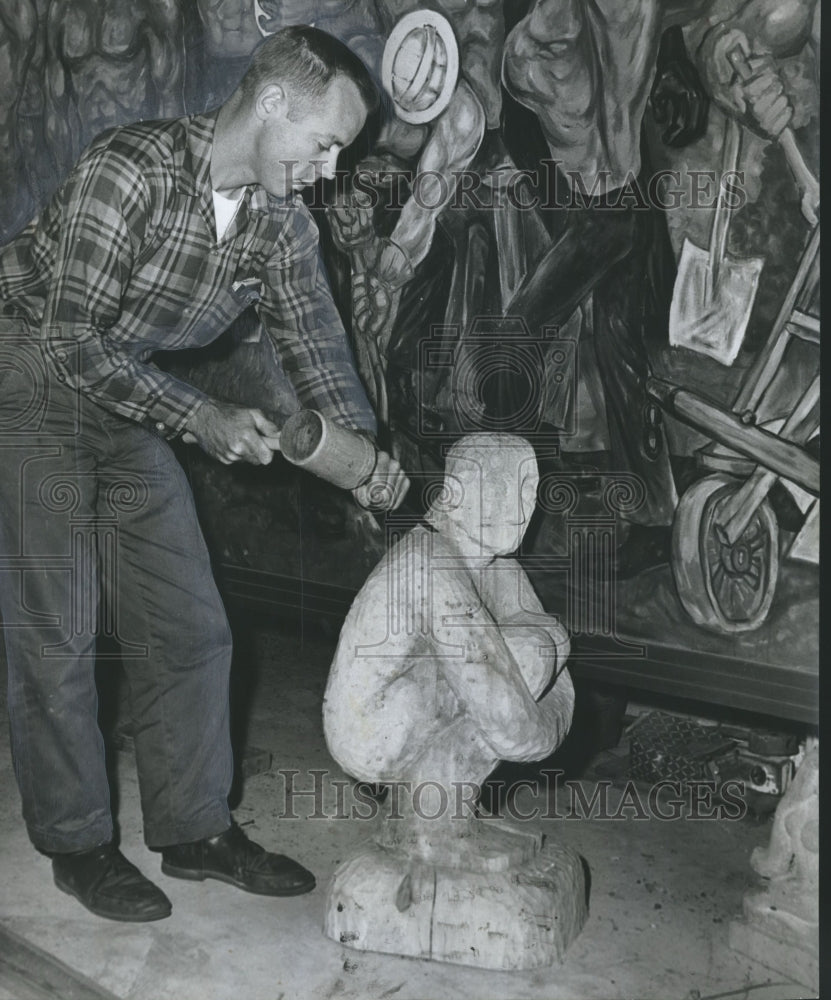 1961 Press Photo Larry Godwin, Sculpture, Brundidge Artist, Alabama - abno04086 - Historic Images