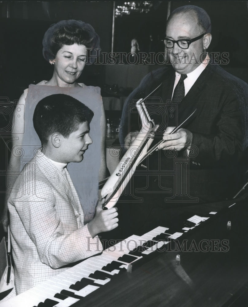 1968 Henry Gobeil, Eastern Airlines, Shawn Muir, organist & mom - Historic Images