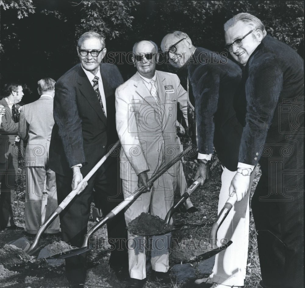 1976 Press Photo David Vann, Birmingham Mayor & others at museum ground breaking - Historic Images
