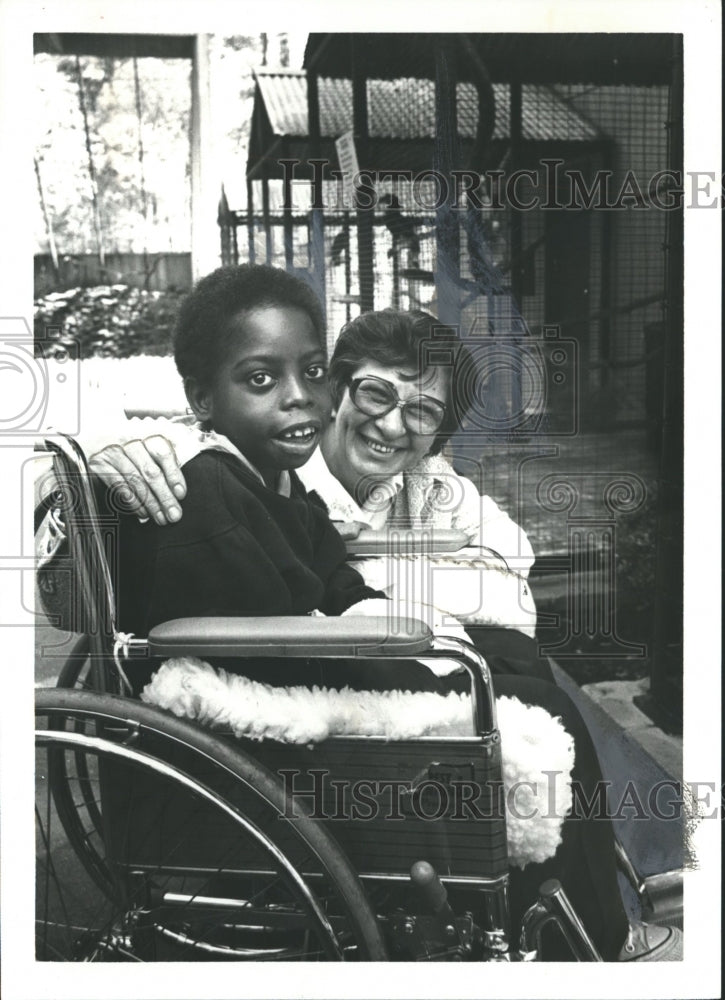 1976 Janet Engstrand with Sylvester Blanks, Spain patient,  at zoo - Historic Images