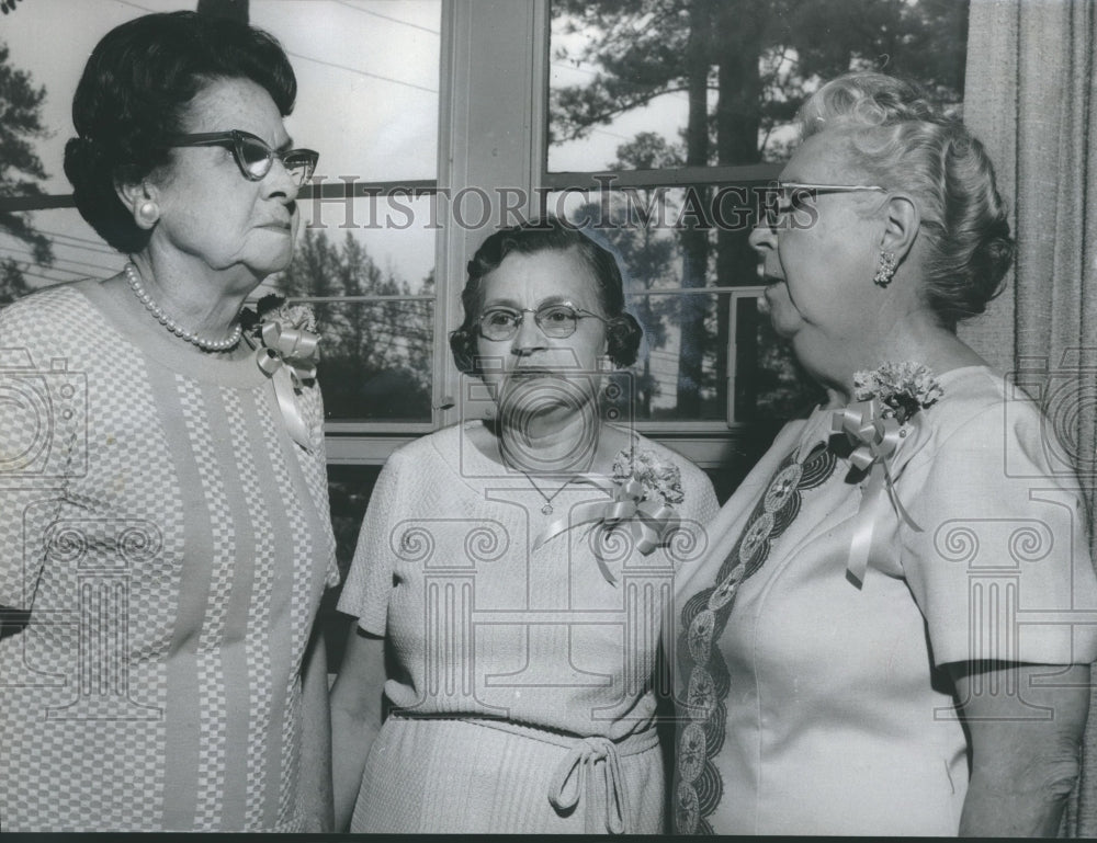 1969 Charter members of Semper Fidelis Literary Club, honored - Historic Images