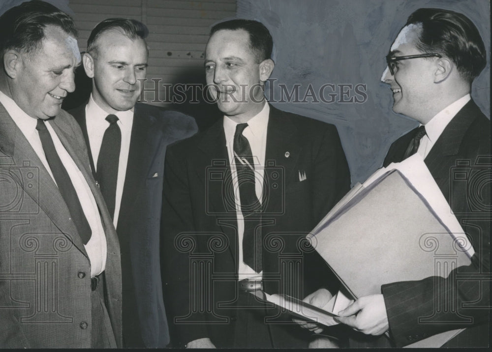 1955 Press Photo Arch Ferrell and His Attorneys at Court - abno04220 - Historic Images