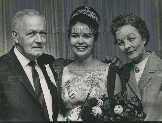 1965, Julia Grey England, 1965 Alabama "Maid of Cotton" with others - Historic Images