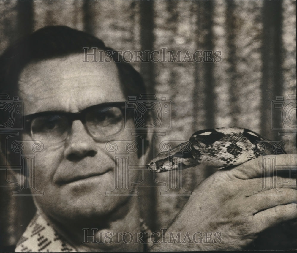 1977 Bob Truett, Birmingham Zoo Director - Historic Images