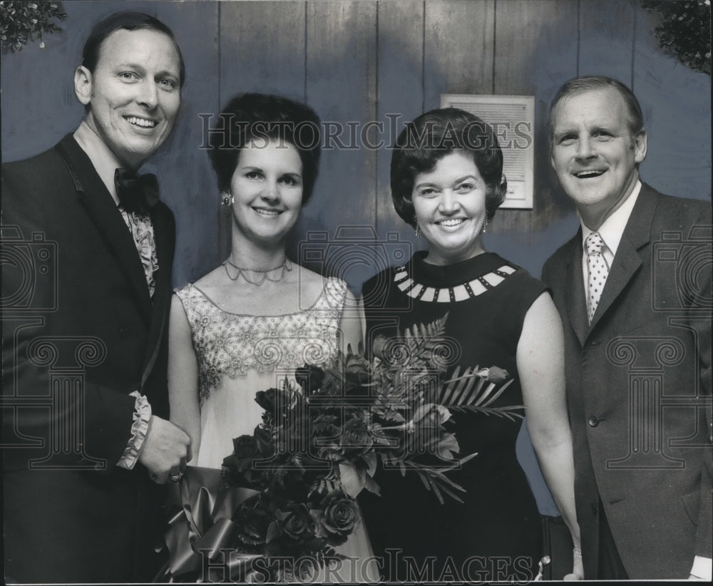 1971, President&#39;s Ball, Altadena Country Club, for George S. King Jr. - Historic Images