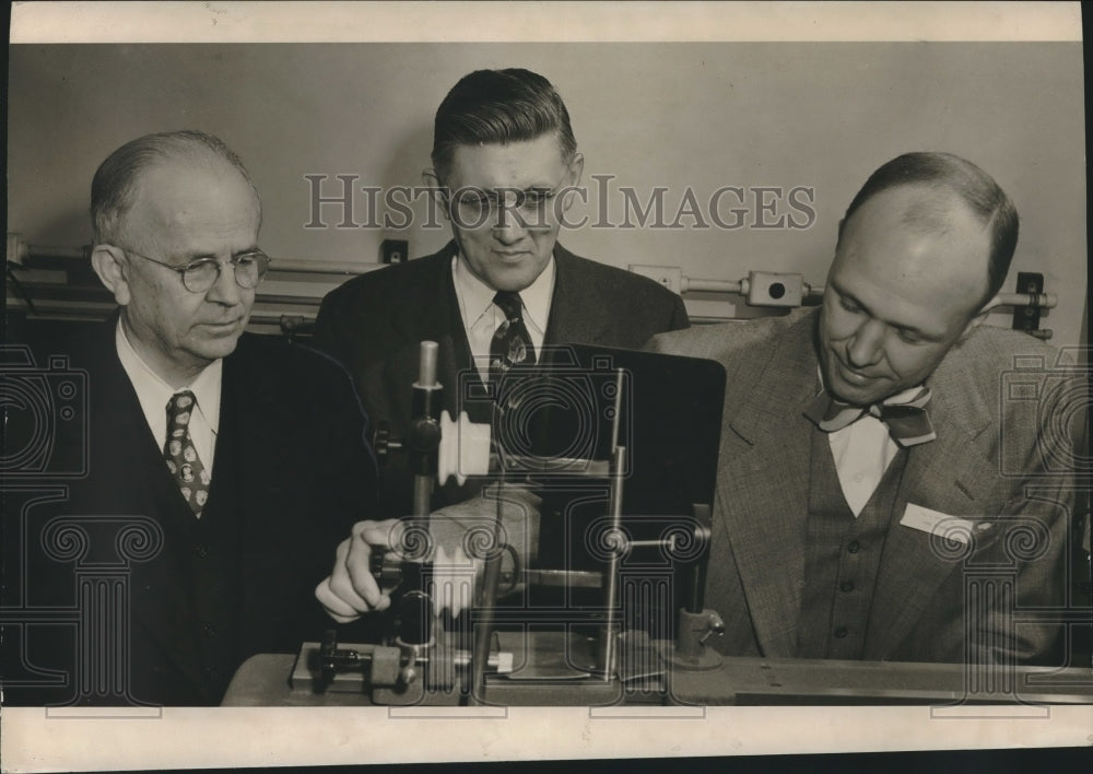 1947, Doctors viewing spectrograph at Emory University, Birmingham - Historic Images