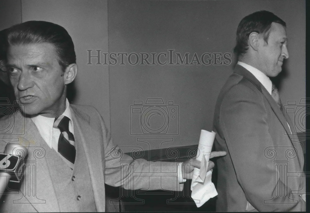 1979 Attorney Sheffield with Thomas Fullman in courthouse - Historic Images