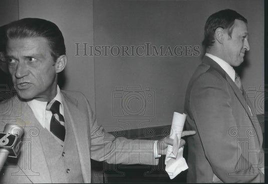 1979 Attorney Sheffield with Thomas Fullman in courthouse - Historic Images