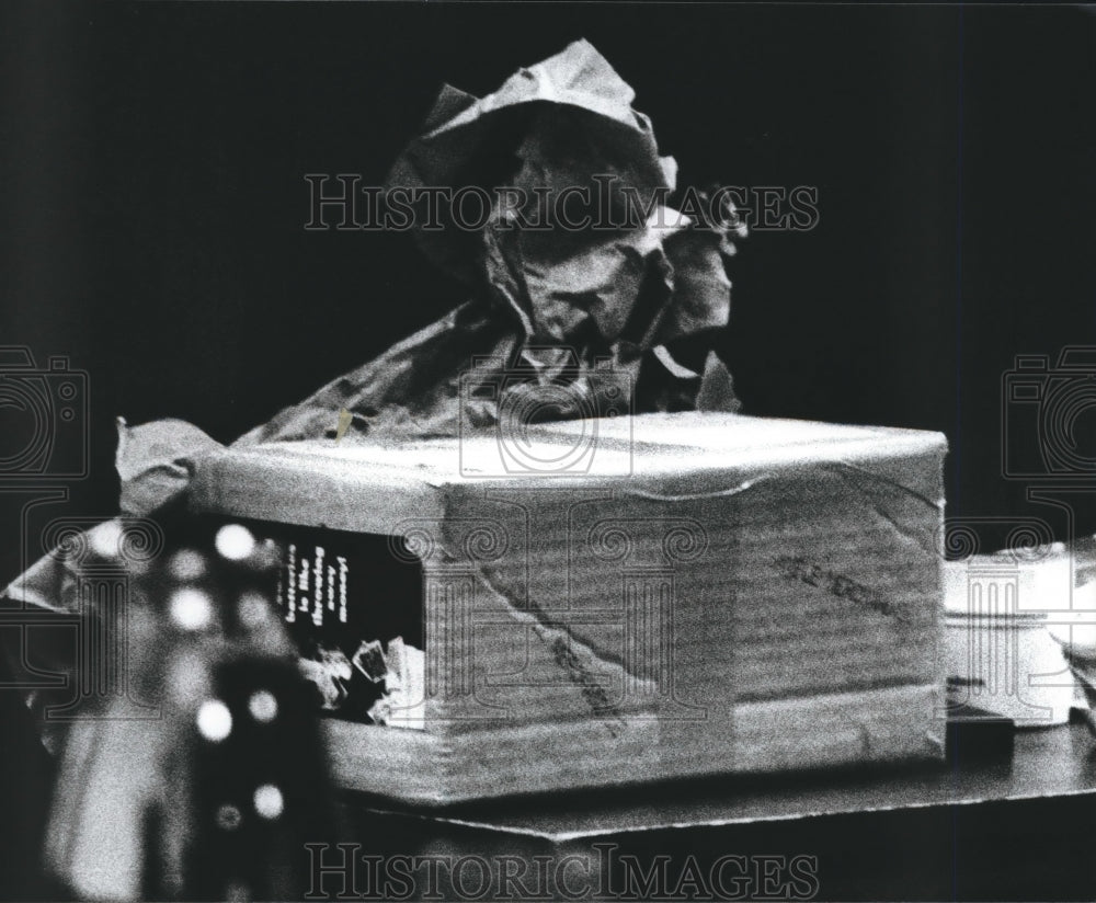 1979 Reconstruction of package with bomb, Fullman trial, Alabama - Historic Images