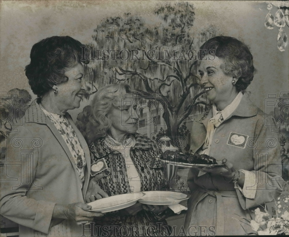 1977 Members of Alabama Goodwill Services Guests at Spring Brunch - Historic Images