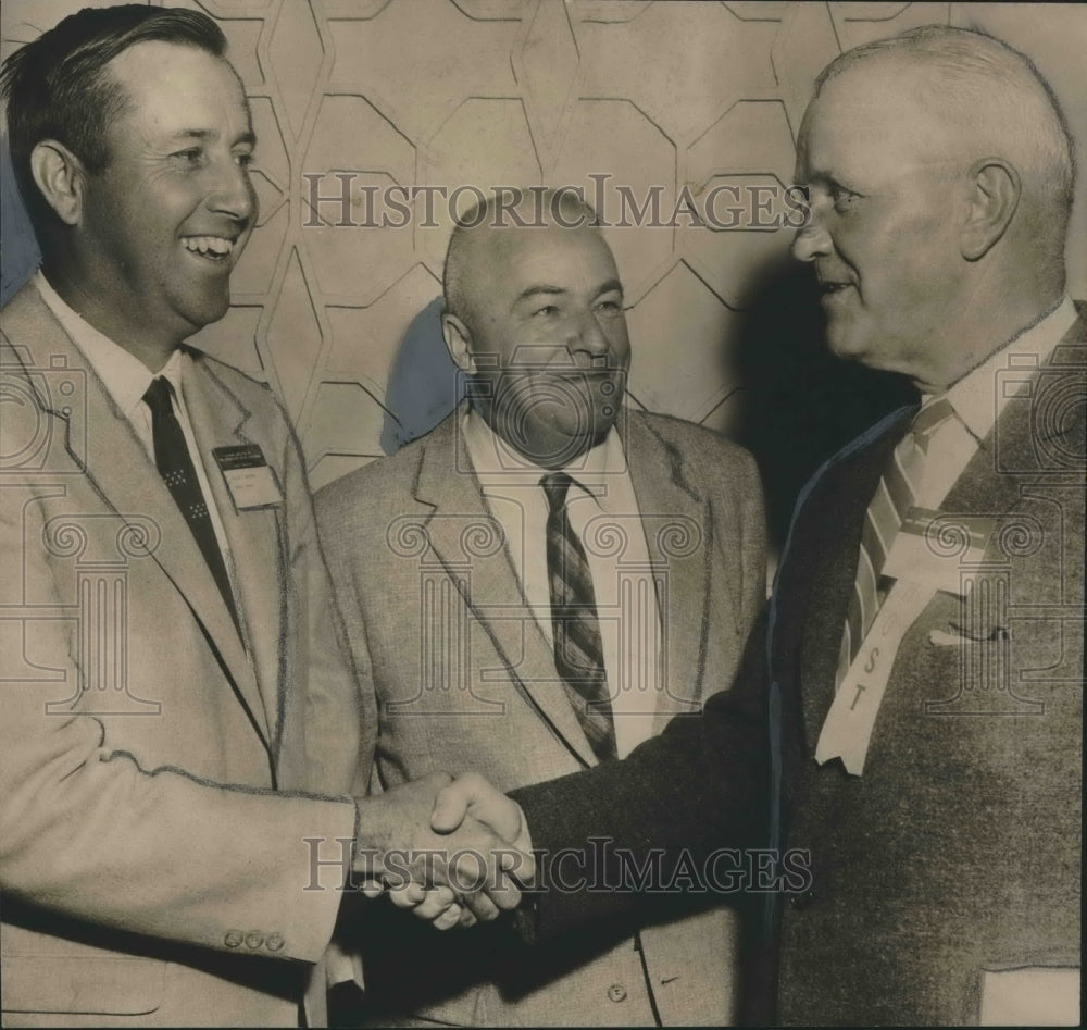 1960, Richard Beard and Alabama soil conservation supervisors meet - Historic Images