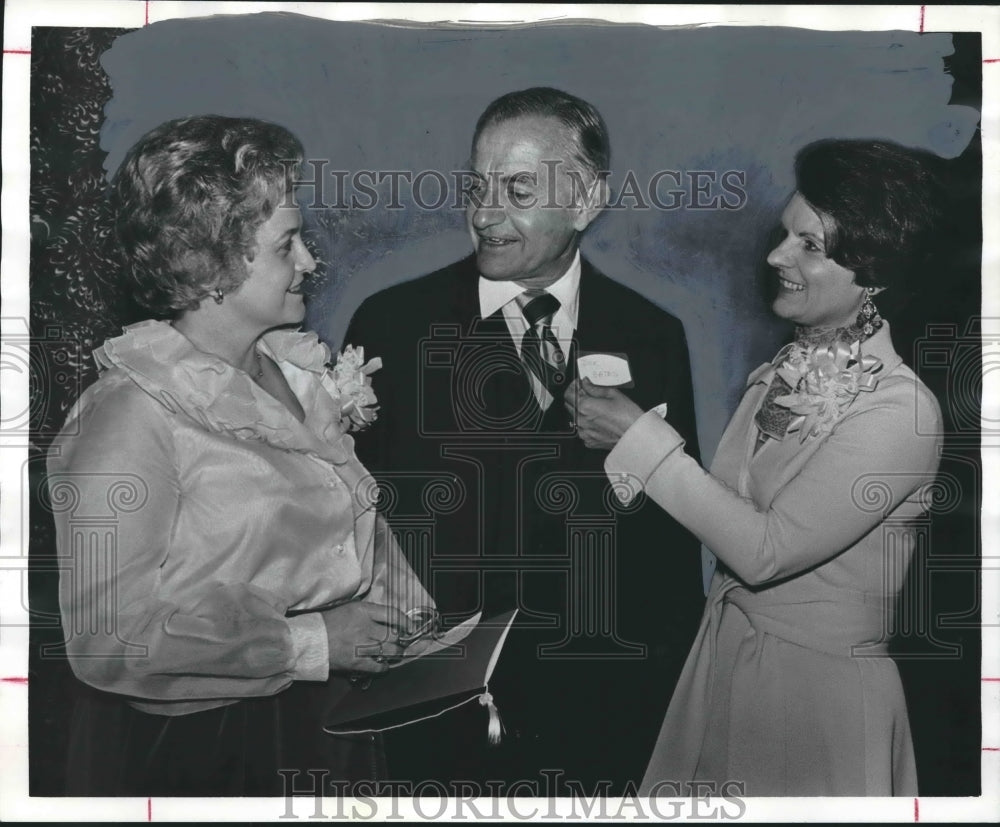 1976 Dr. Richard C. Bates, Speaker, Baptist Hospital Foundation - Historic Images