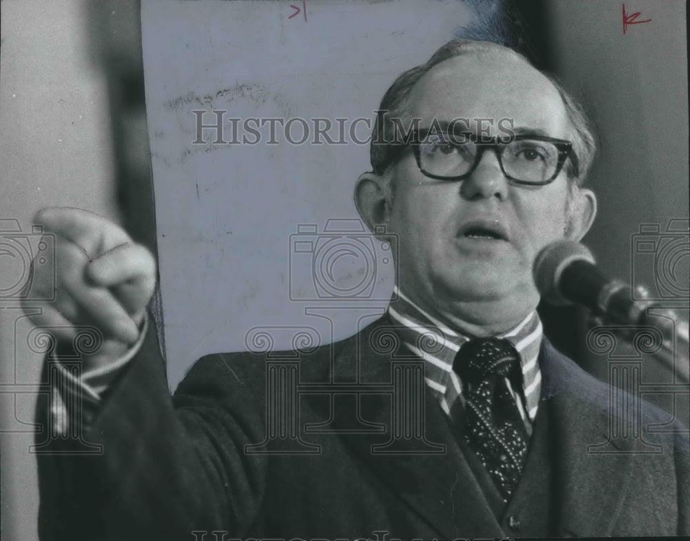 1974 Press Photo James Jackson Kilpatrick, Columnist, Expert on Press Law - Historic Images
