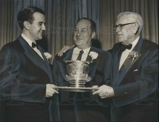 1958 Press Photo Llewellyn Johns, Man of the Year, Dr. F. Rose & Dr. J. Buchanan- Historic Images