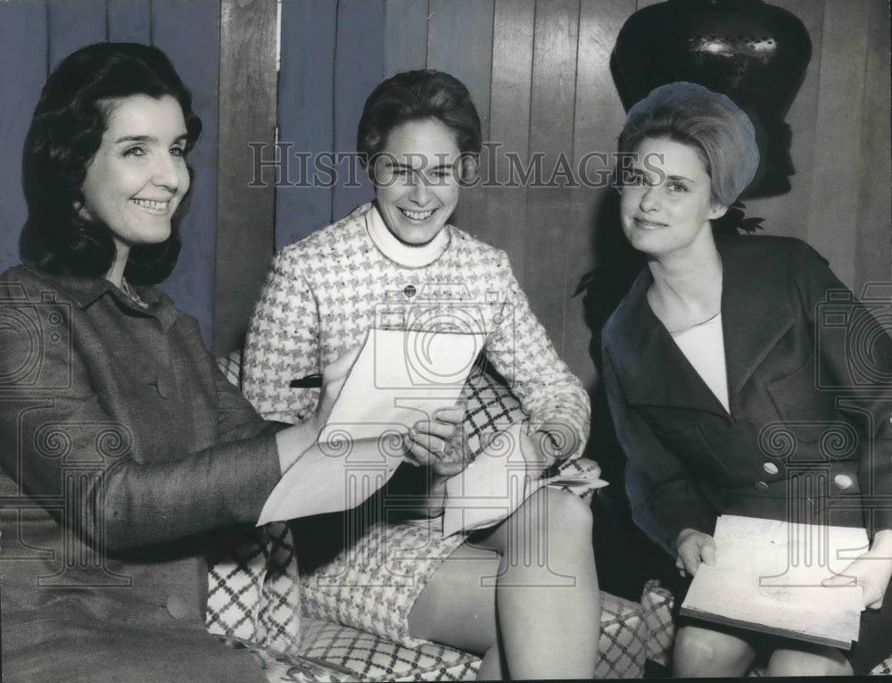 1969, Doctor wives, Mrs. J. Johnson, Mrs. G. Cassady, Mrs. C. Rackley - Historic Images