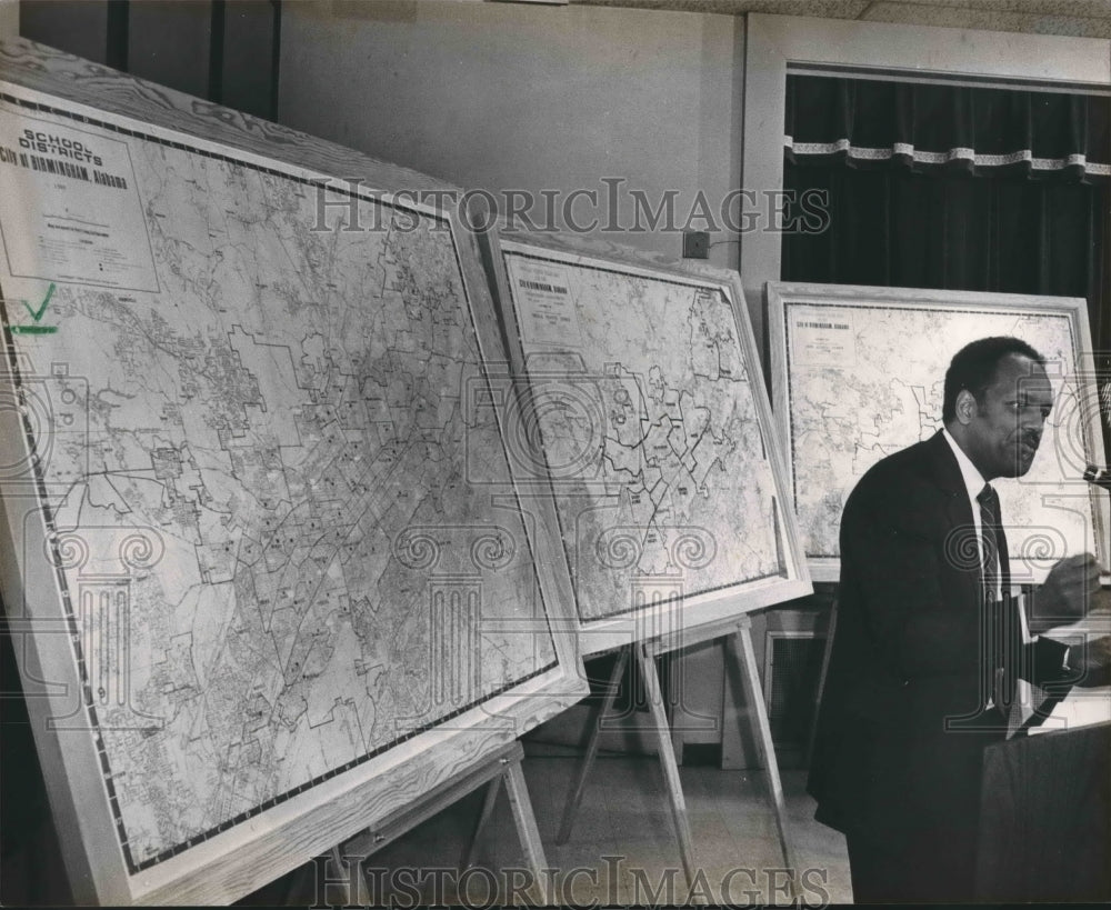 1989, Cleveland Hammonds Birmingham Schools Superintendent, press con - Historic Images