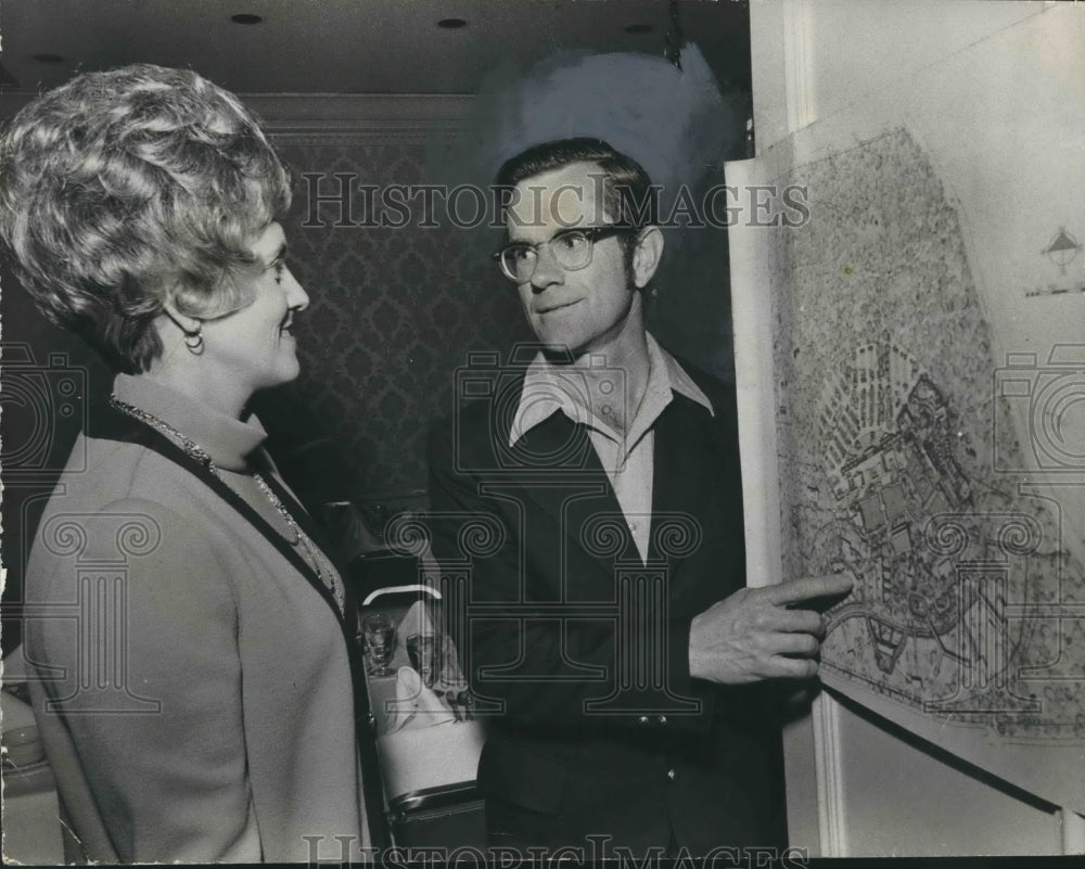 1972, Bob Truett Director Birmingham Zoo & Mrs. J. Beasley Williams - Historic Images