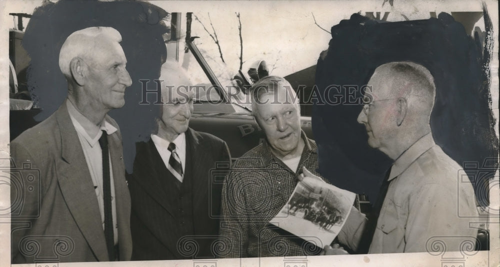 1954 Press Photo Retired Fire Department Chiefs J.B. Lloyd &amp; V.W. Hughes, AL - Historic Images