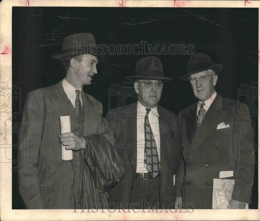 Press Photo R.W. King, newspaperman & others, alabama - abno04644 - Historic Images