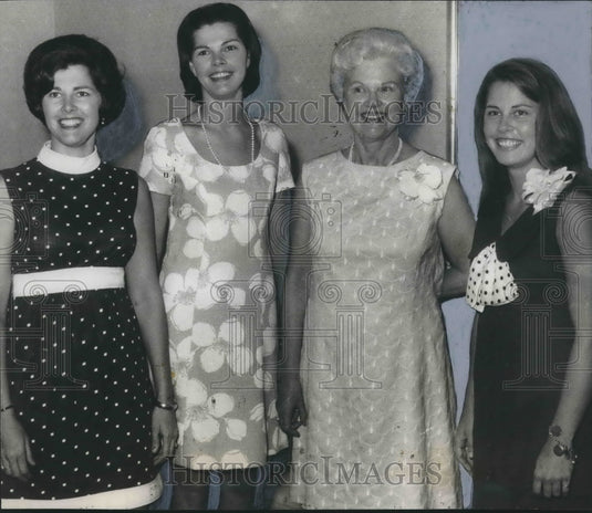 1960 Press Photo Scribblers, Mrs. R. Walker, Mrs. John Holcomb Jr & others, AL-Historic Images