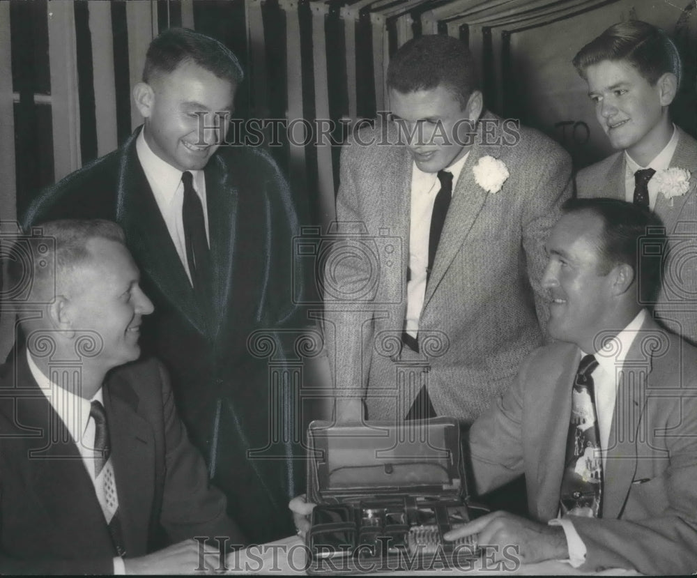 1956 Press Photo Coaches Gann, Hanes Display Gifts at Banquet, Alabama - Historic Images