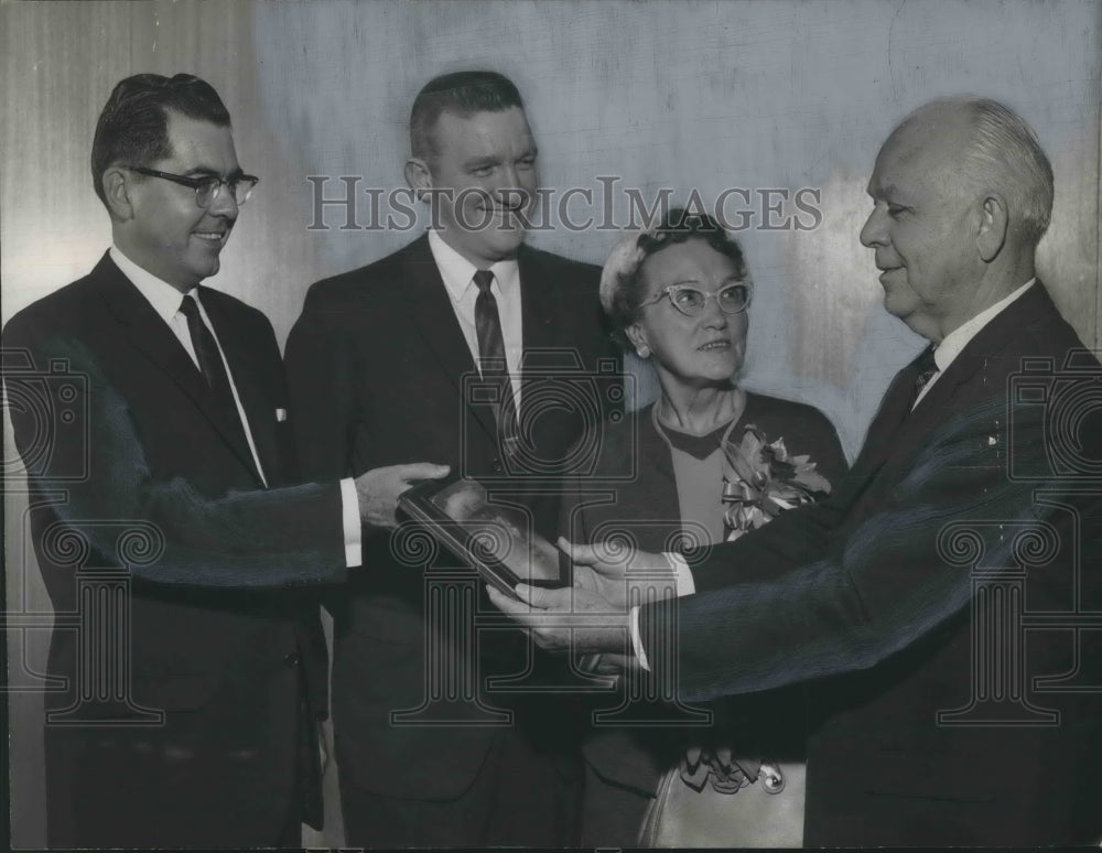 1962, Alabama Arthritis Fund Chairman Receives Award - abno04860 - Historic Images