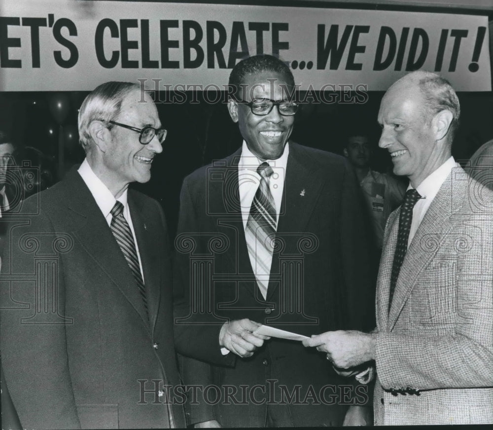 1977 Gerow Hodges, Birmingham businessman with unidentified others - Historic Images