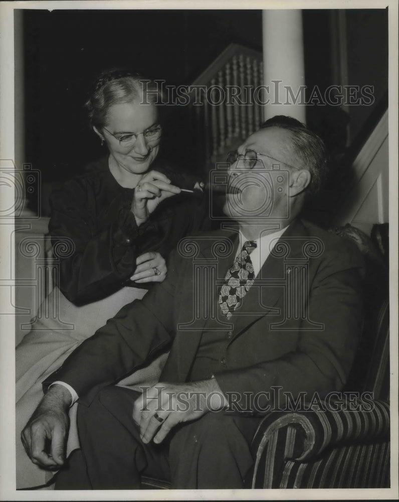 1946 Press Photo Judge S. Elbert Boozer and his wife - abno05017 - Historic Images
