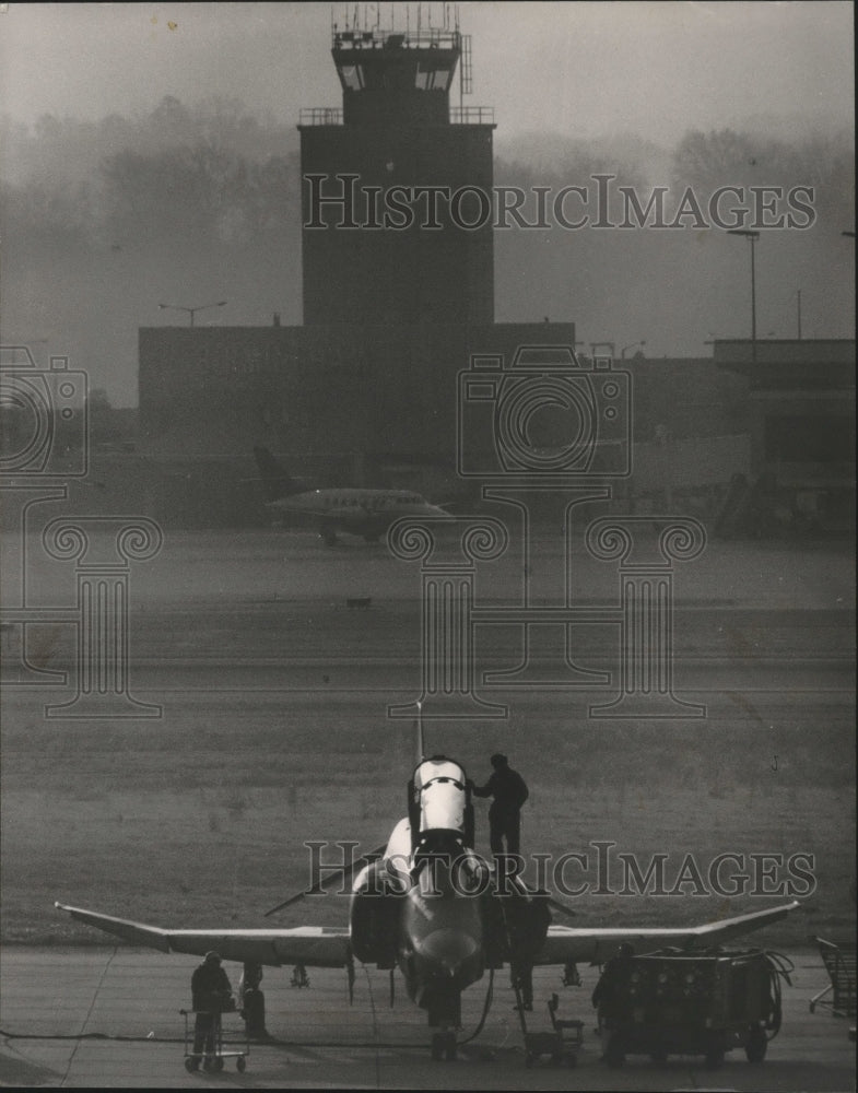 1987 Air National Guard flight crew prepares plane in Birmingham - Historic Images