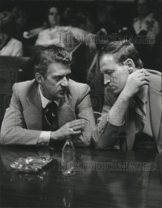 1979 Thomas Fullman Confers with Sheffield at His Trial - Historic Images