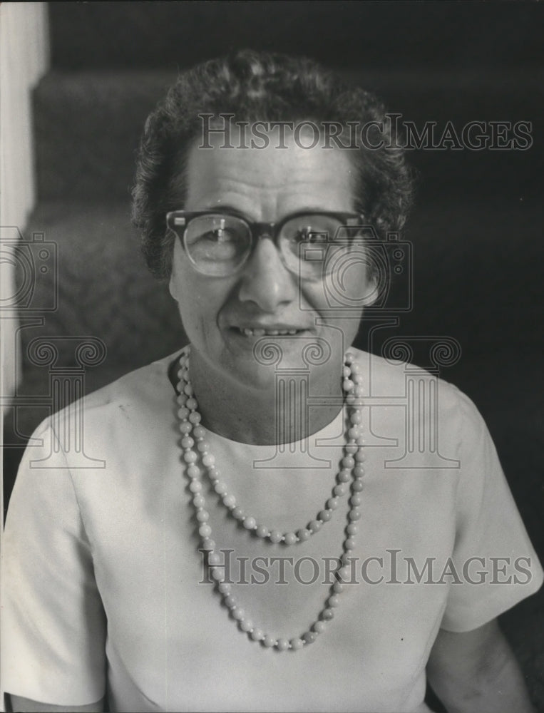 1977, Educator Mary Evelyn Hafling, Linly Heflin Scholarship receiver - Historic Images