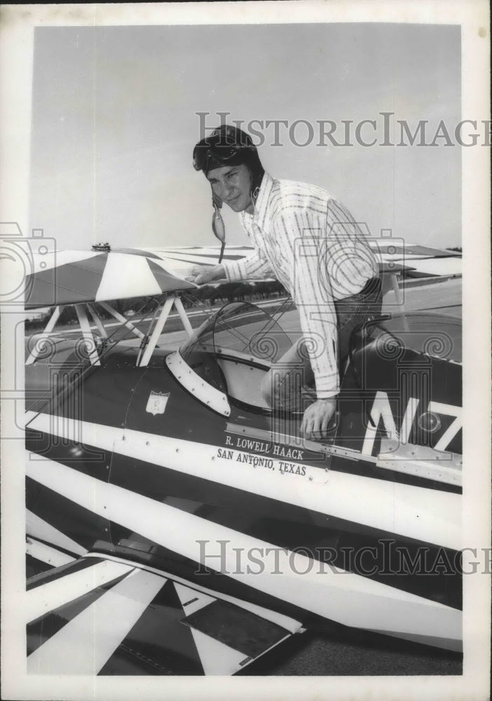 1977, Professional Aerobatic Pilot Lowell Haack with Pitts Special - Historic Images
