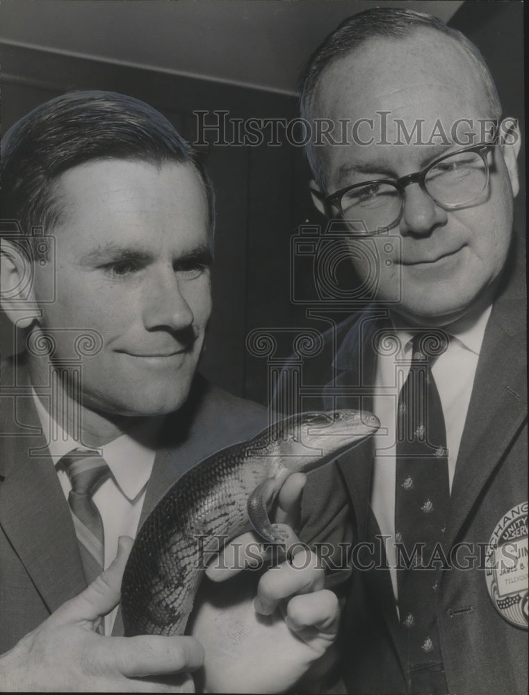 1964, Director of Birmingham Zoo, Bob Truett with James Chenoweth - Historic Images