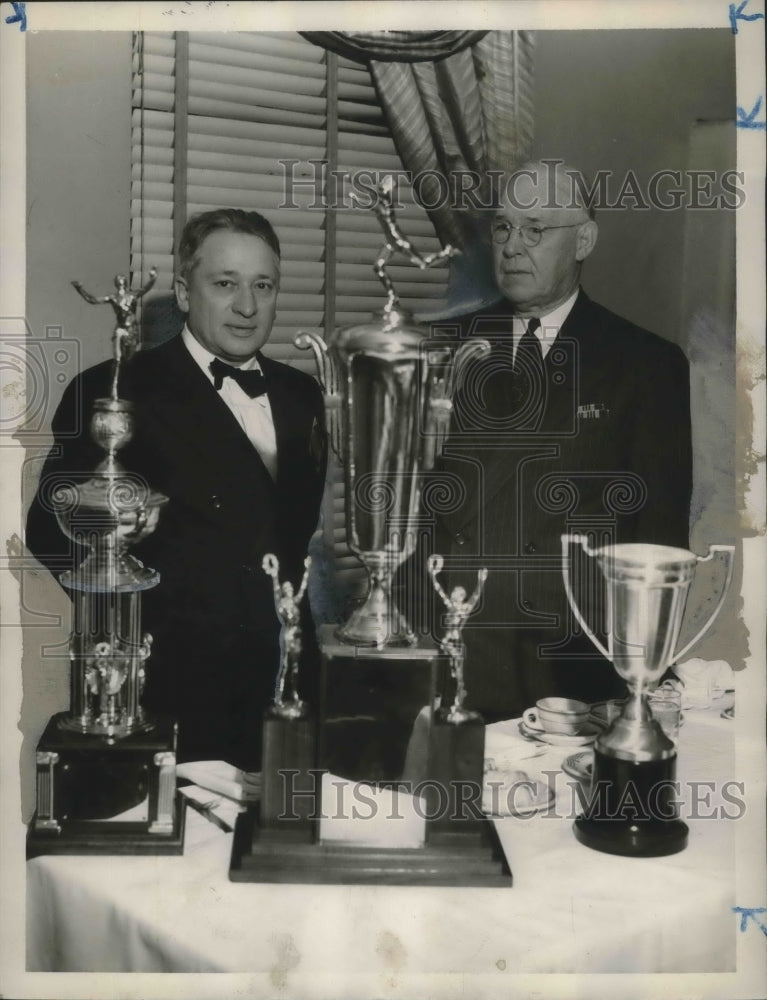 1948 Press Photo Henry Beatty and Homer Thomas with trio of Trophies - abno05196 - Historic Images