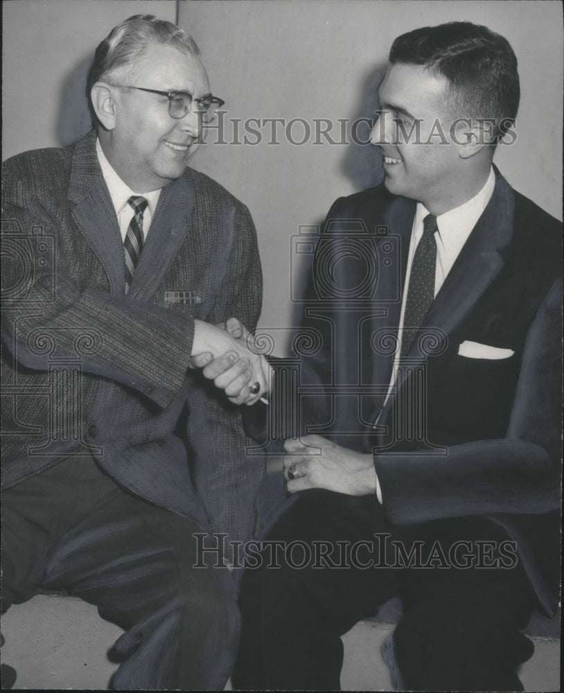 1960 Press Photo Chris King and Albert Lee Smith Jr of YMCA Organization - Historic Images