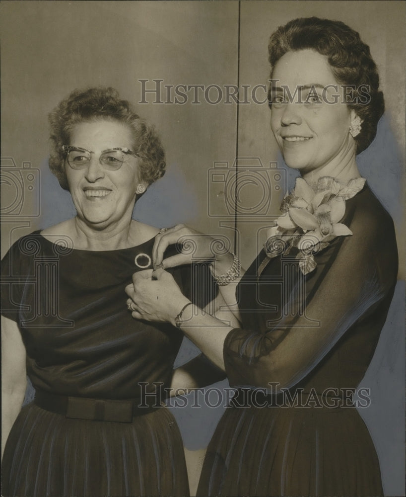 1981, Mrs. O Fitzgerald pinned Volunteer Nurse Mrs. Lucile Cuniff, AL - Historic Images