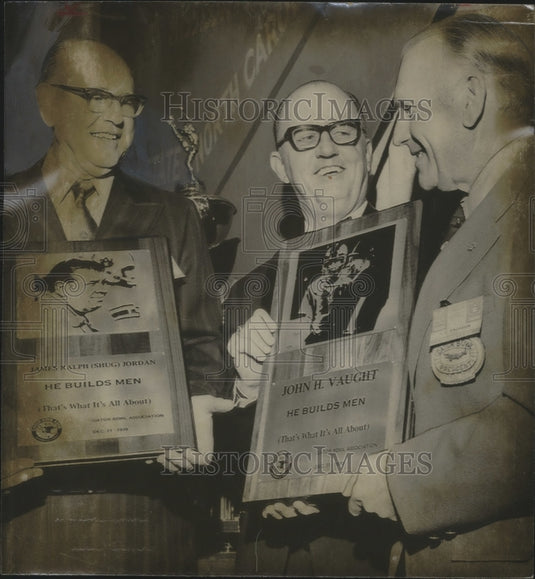 1971 Press Photo Jeff Beard, Auburn University & John R. Holley, Ole Miss, award - Historic Images