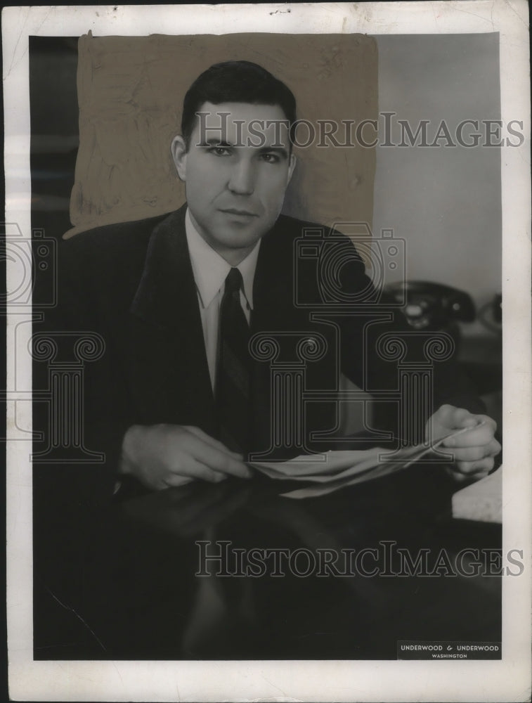 1949 Press Photo Laurie Battle at his desk - abno05328 - Historic Images