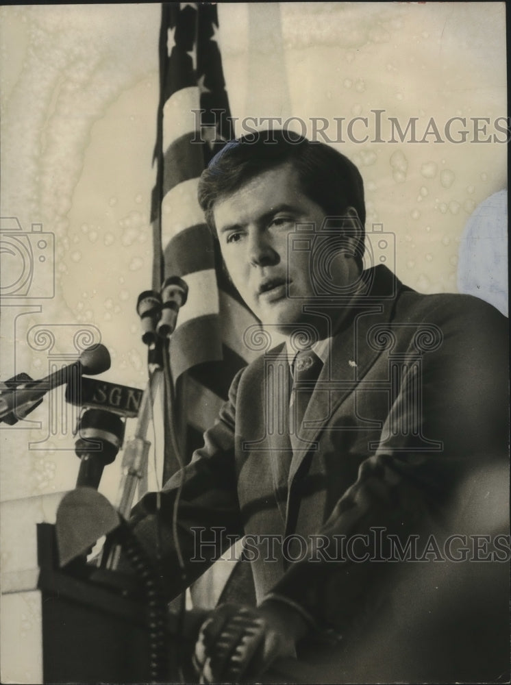 1971 Alabama Attorney General Bill baxley at press conference - Historic Images