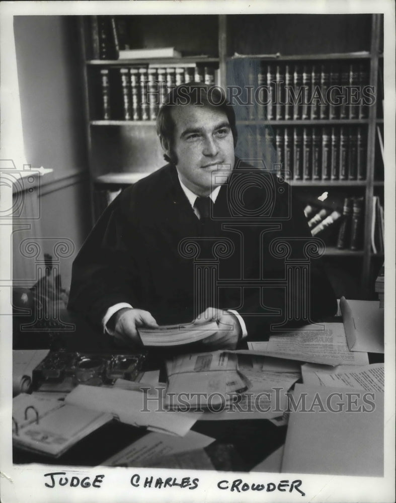 1974 Press Photo Circuit Judge Charles Crowder sentenced Zuck to prison, Alabama - Historic Images