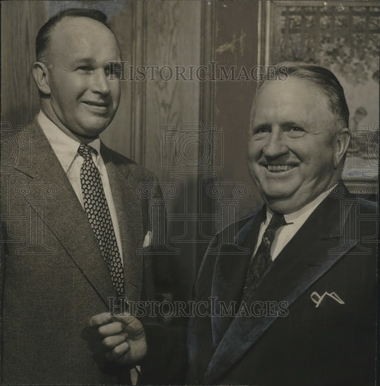 1951 Press Photo Rear Admiral receives key to city from Arthur Crowder, Alabama - Historic Images