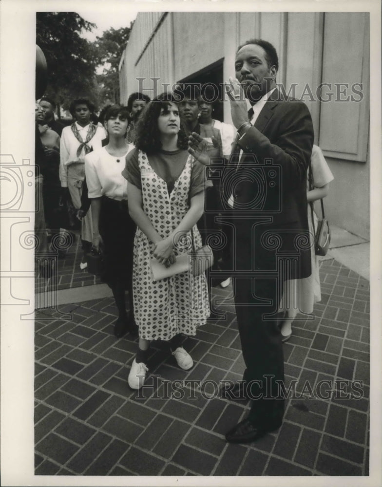 1990, Cleveland Hammond giving students tour of Birmingham Business - Historic Images