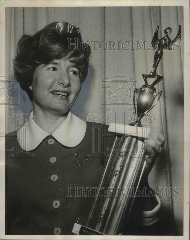 1971, Mrs. Anita Harkey, Secretary of the Year, Bessemer Chapter, AL - Historic Images