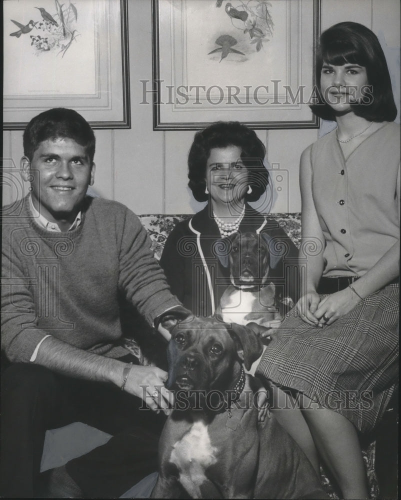 1965, Scribblers, Mrs. Louise Jennings &amp; family George Jr., Mala, AL - Historic Images