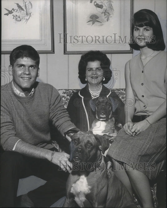 1965, Scribblers, Mrs. Louise Jennings & family George Jr., Mala, AL - Historic Images