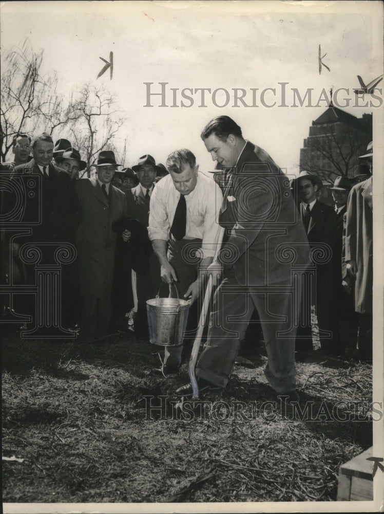 1950 Press Photo Commissioner Morgan and Mayor W. Cooper Green in Alabama - Historic Images
