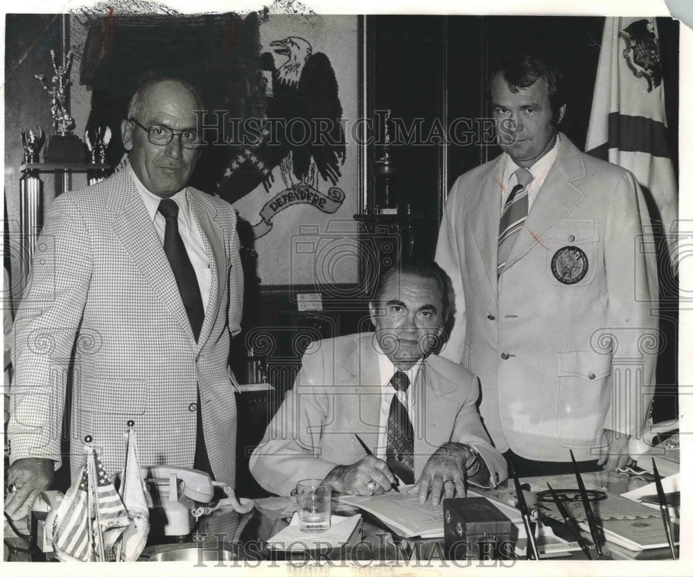 1976 Charles Kelley, Conservation Department with Others - Historic Images